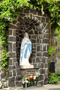 Римско-католический костёл Св. Юрия. Статуя девы Марии